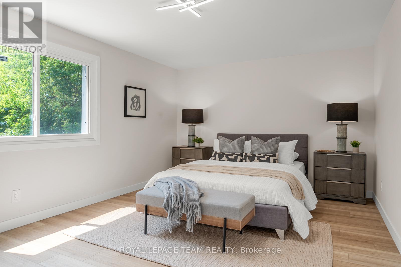 Photo 3 of 54 Greenboro Crescent, Ottawa ON