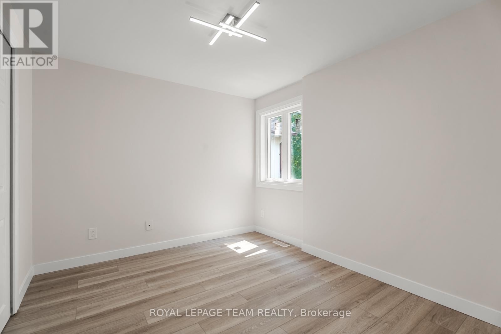 Photo 26 of 54 Greenboro Crescent, Ottawa ON