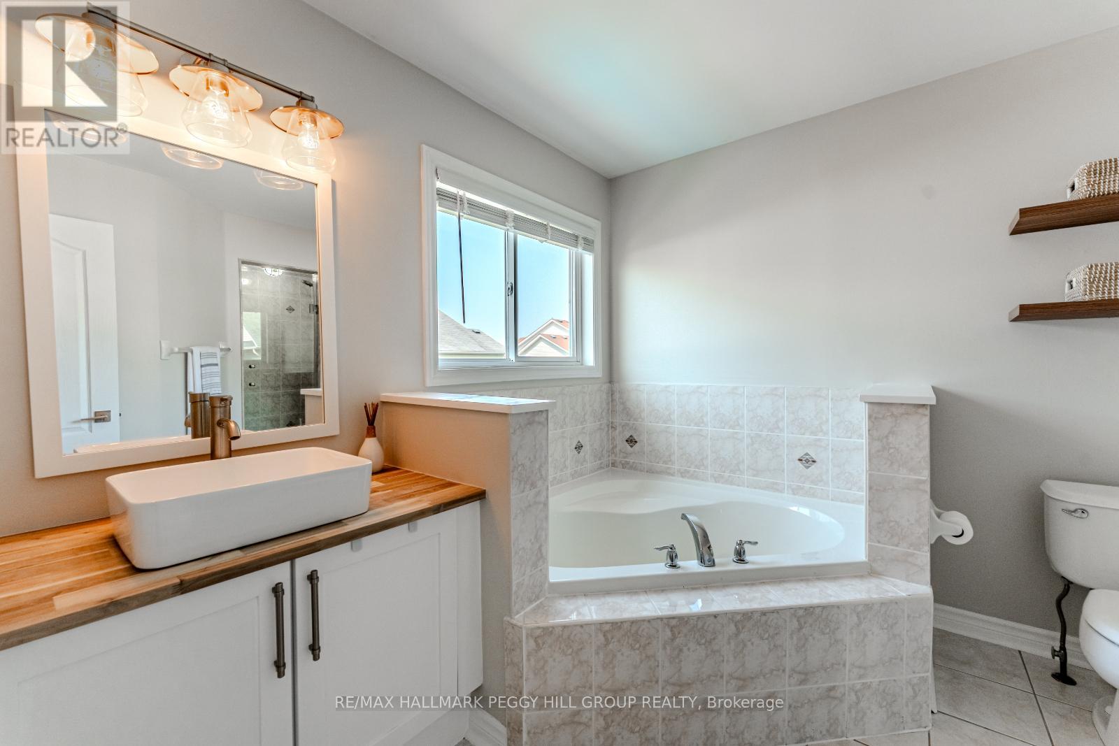 Photo 11 of 14 Regina Road, Barrie ON