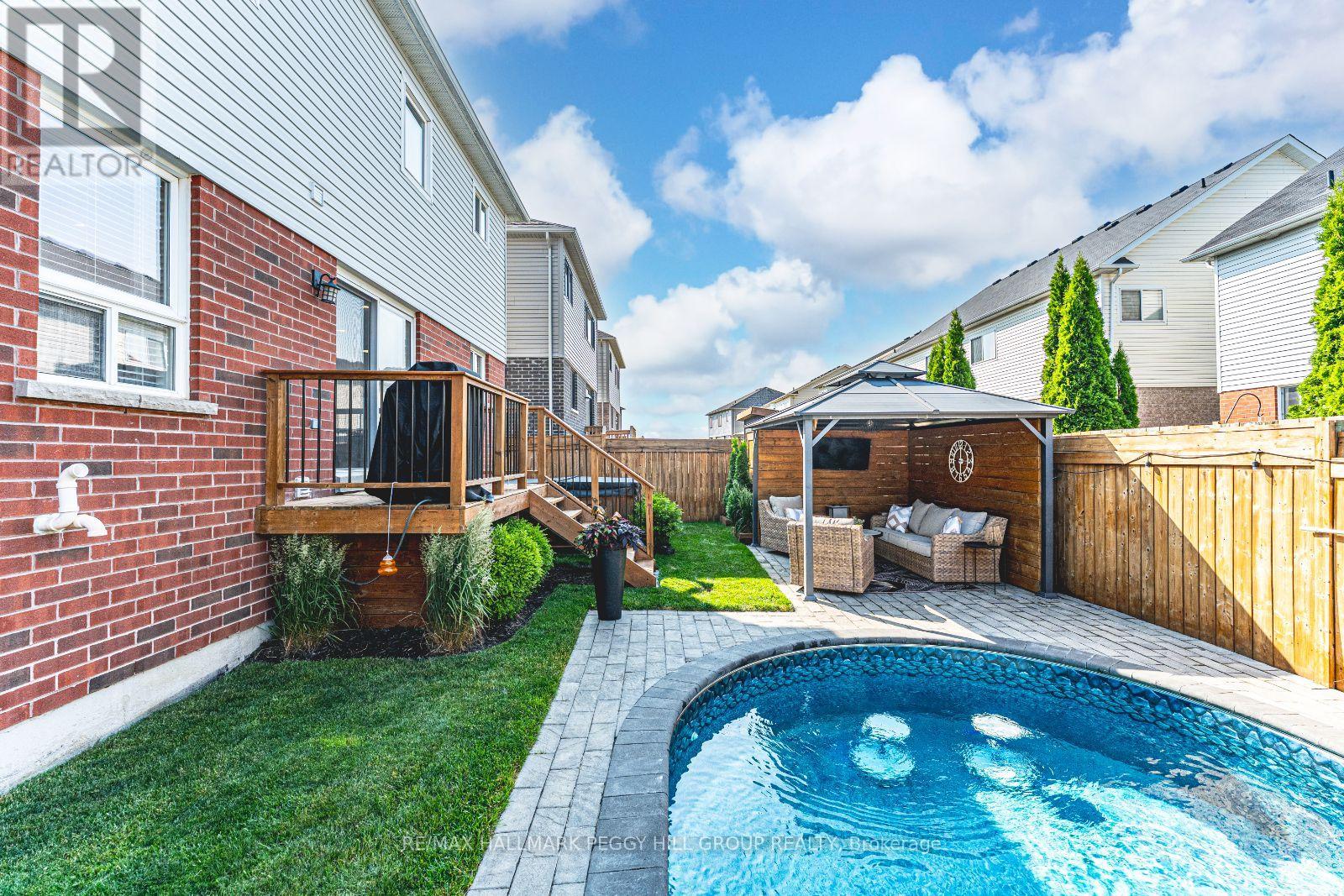 Photo 2 of 14 Regina Road, Barrie ON
