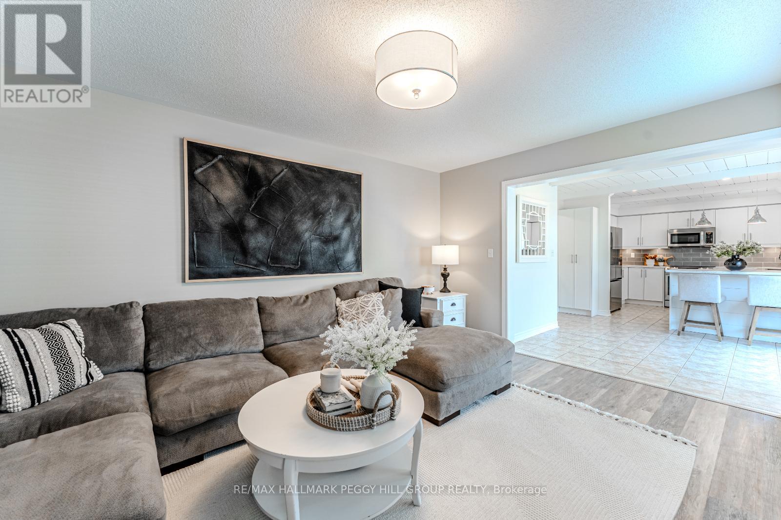Photo 8 of 14 Regina Road, Barrie ON