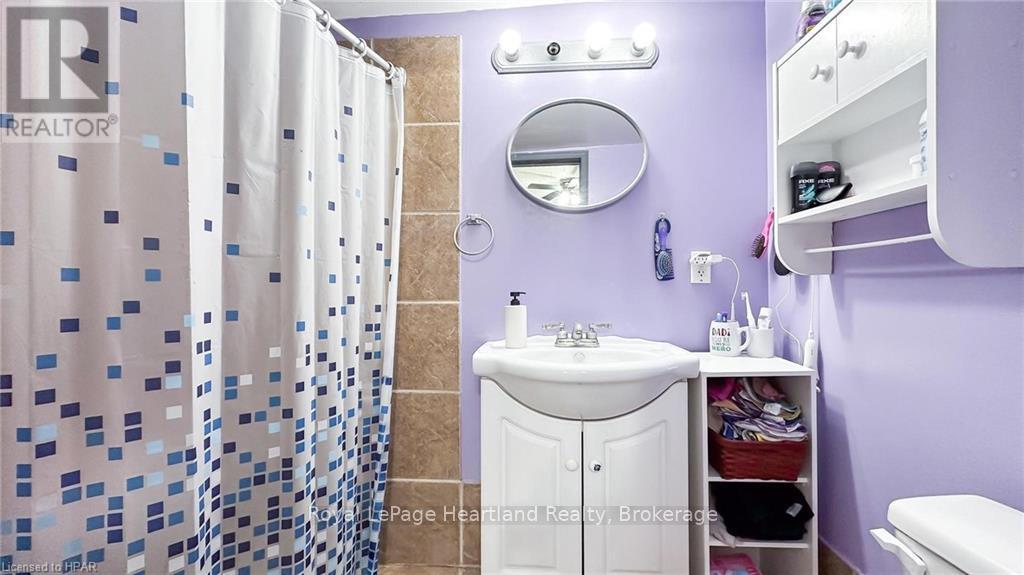 Photo 17 of 3064 Patrick Street, Howick ON