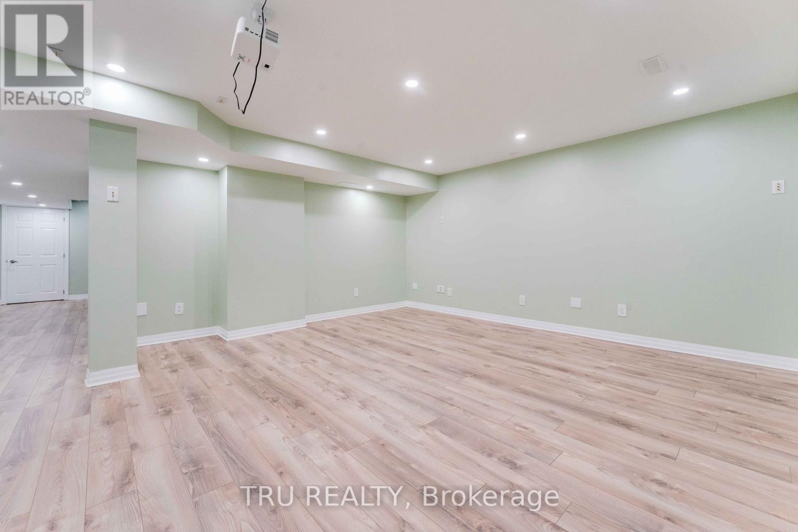 Photo 39 of 352 Meadowbreeze Drive, Ottawa ON