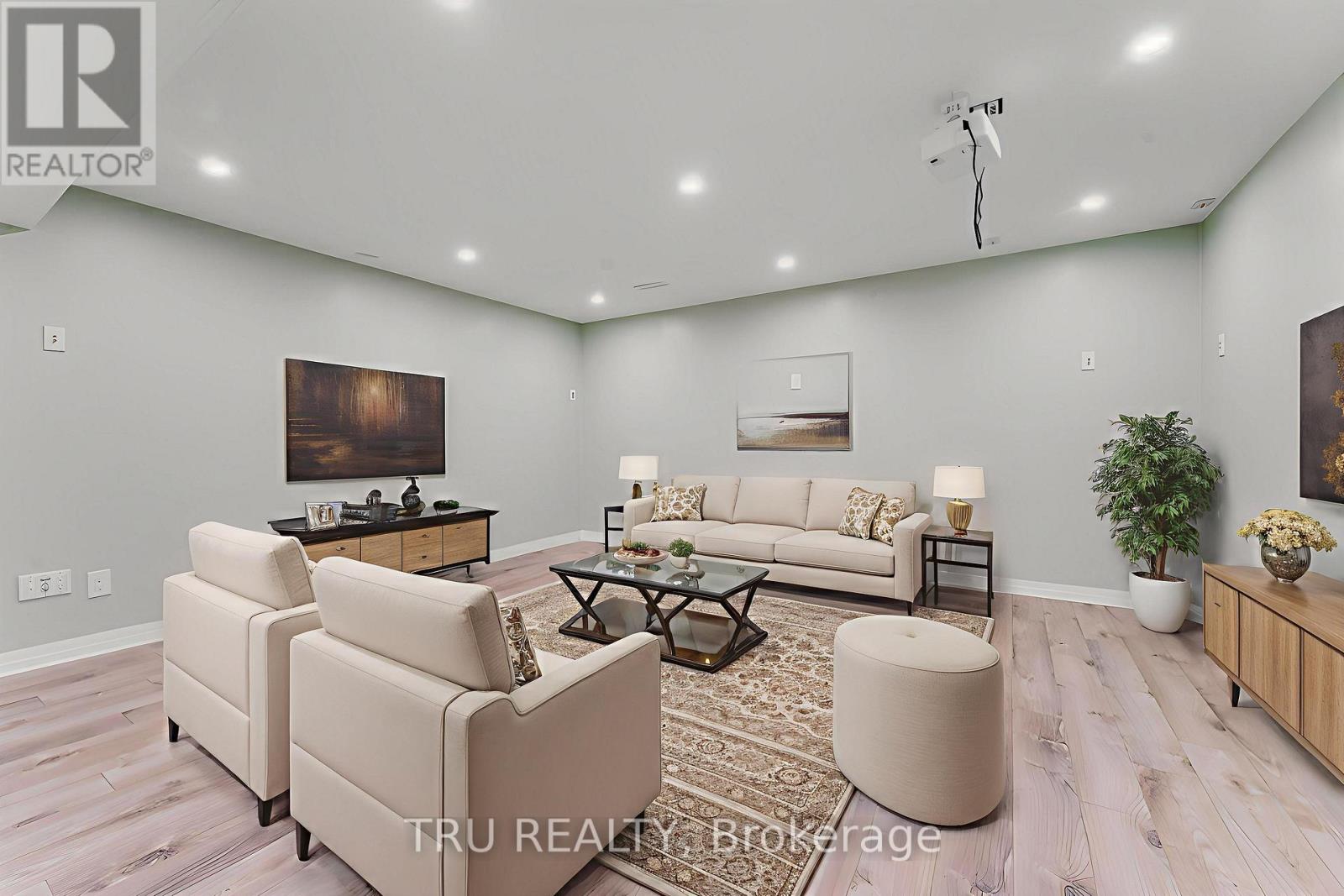 Photo 41 of 352 Meadowbreeze Drive, Ottawa ON