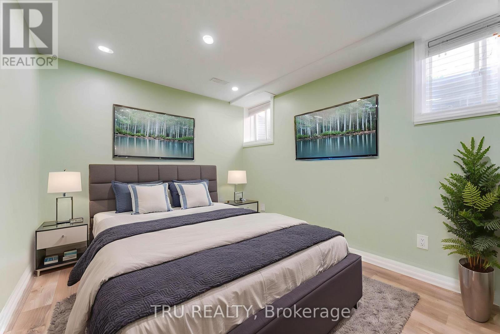 Photo 43 of 352 Meadowbreeze Drive, Ottawa ON