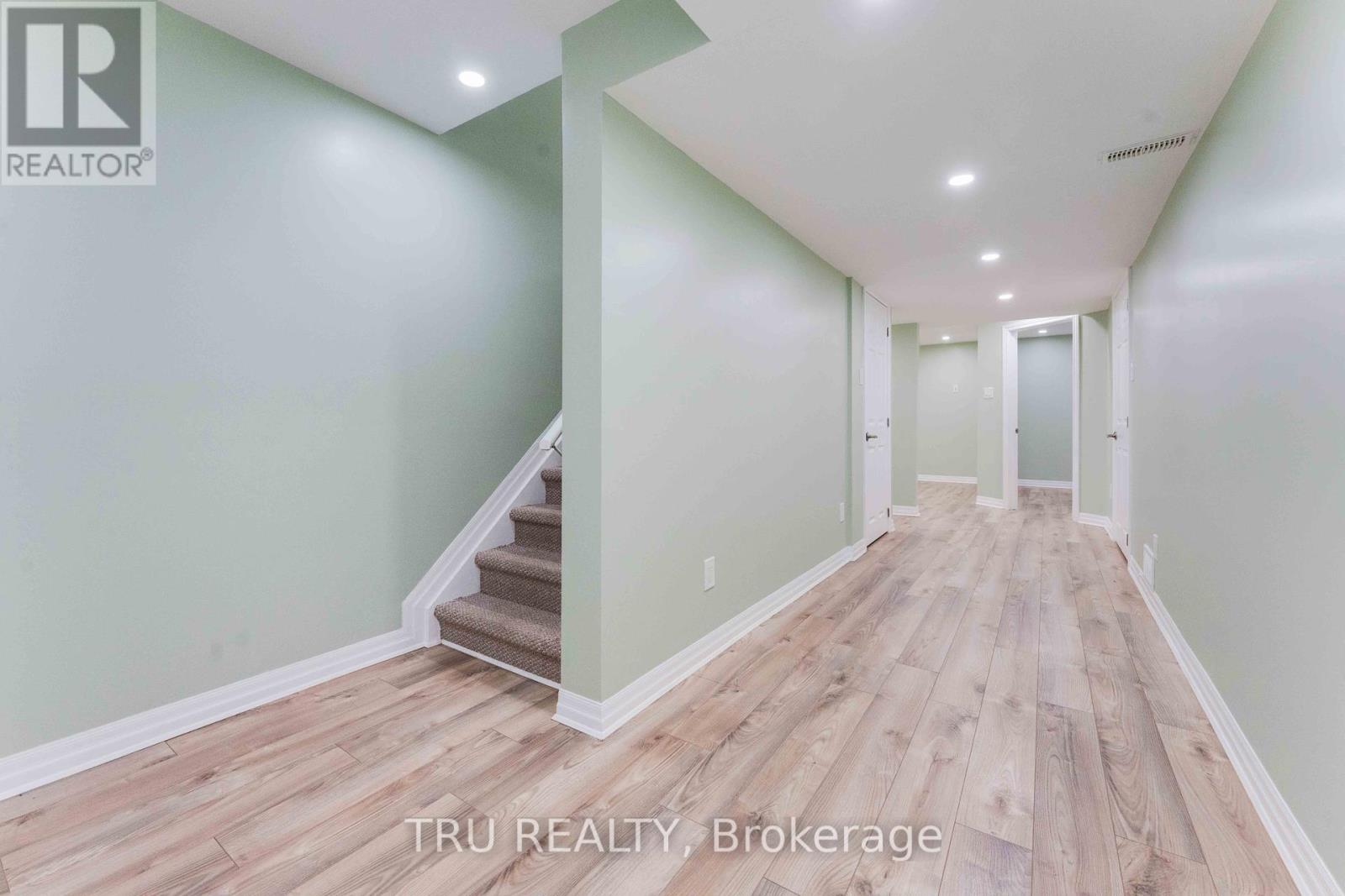 Photo 38 of 352 Meadowbreeze Drive, Ottawa ON