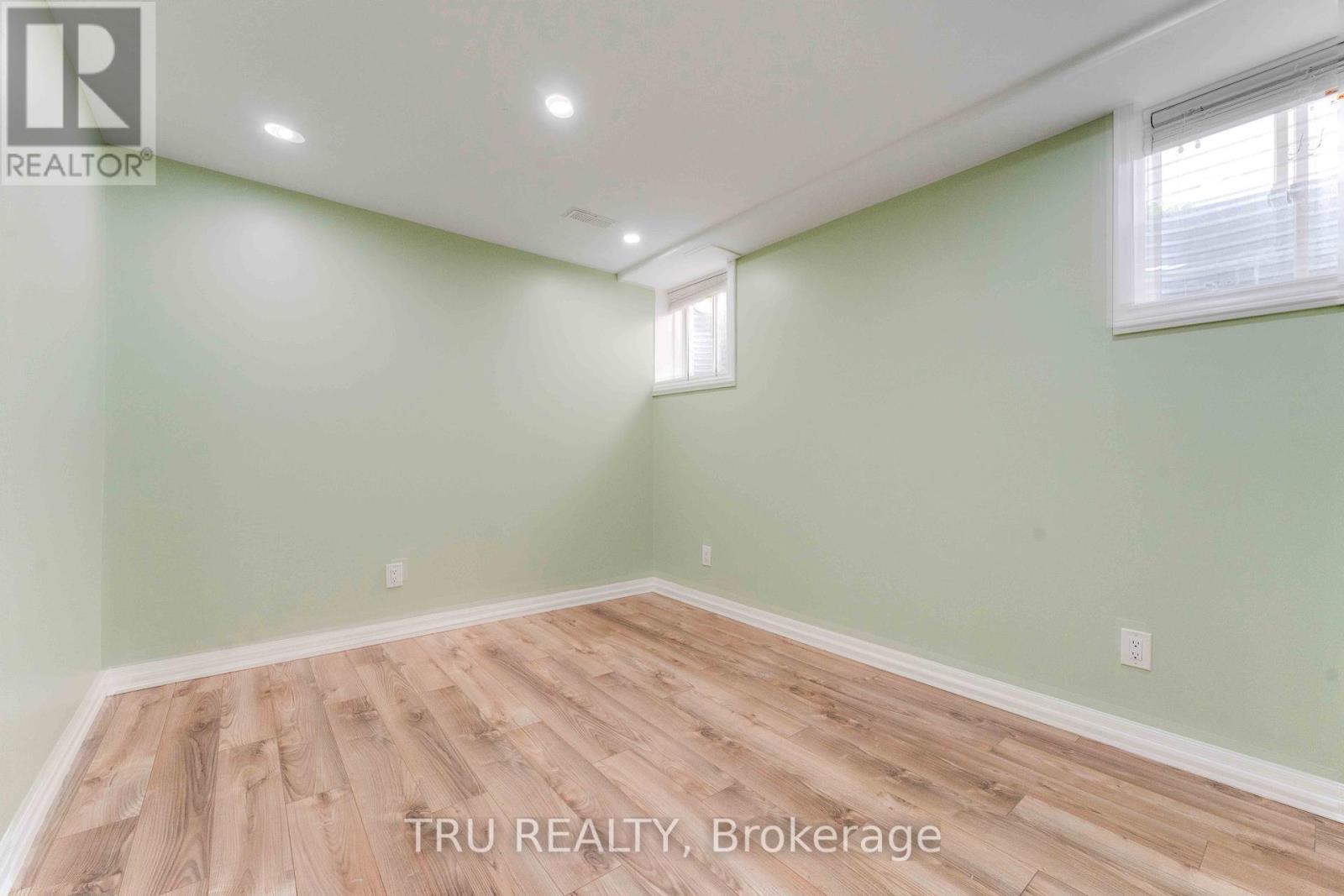 Photo 42 of 352 Meadowbreeze Drive, Ottawa ON