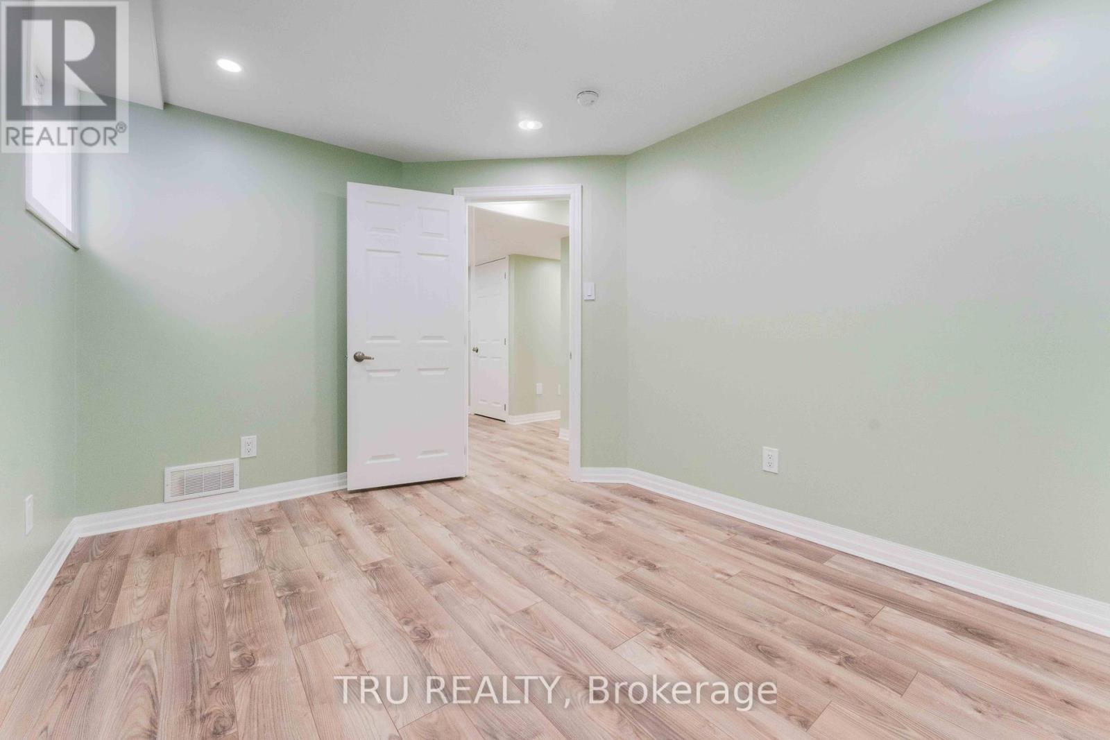 Photo 44 of 352 Meadowbreeze Drive, Ottawa ON