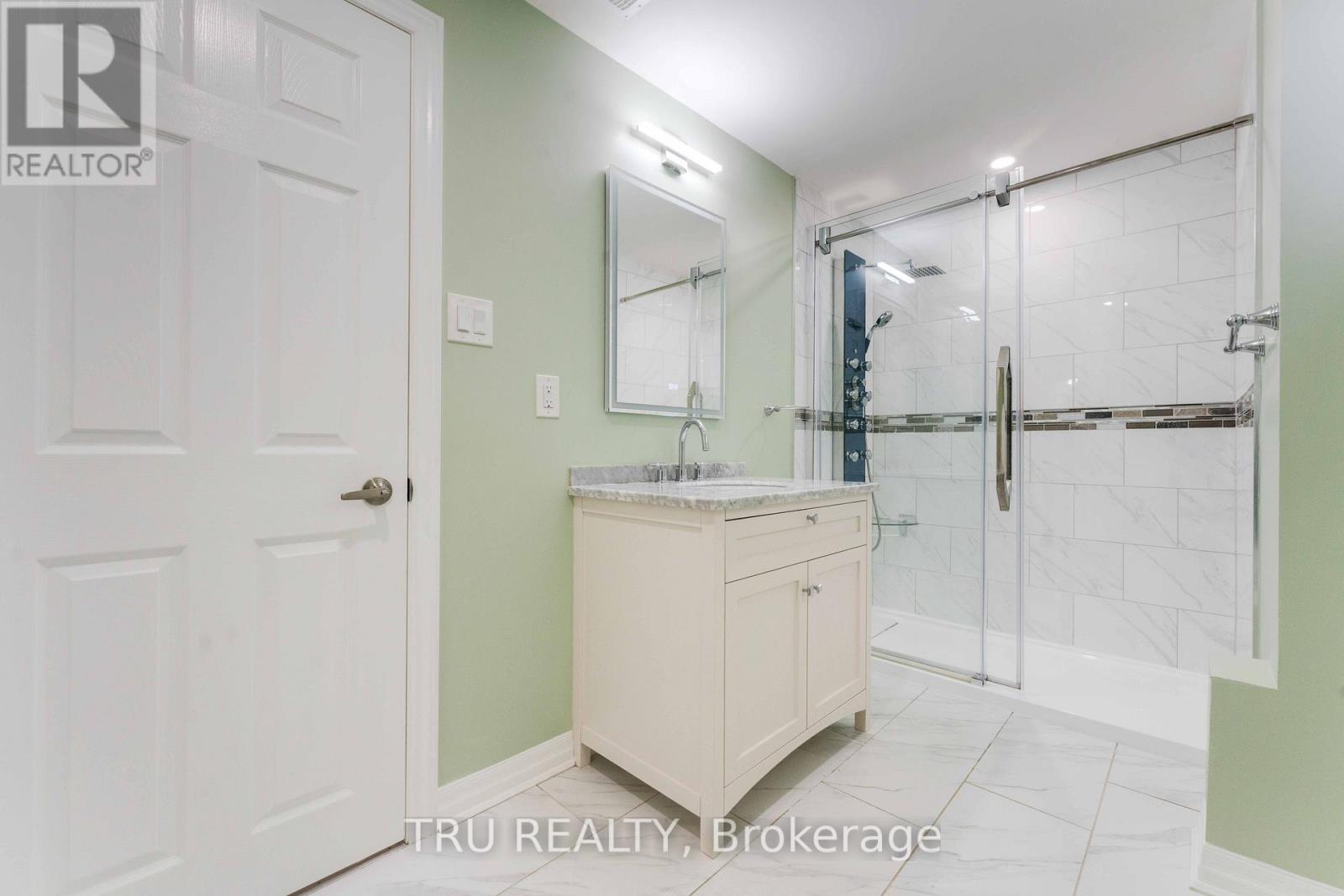 Photo 45 of 352 Meadowbreeze Drive, Ottawa ON