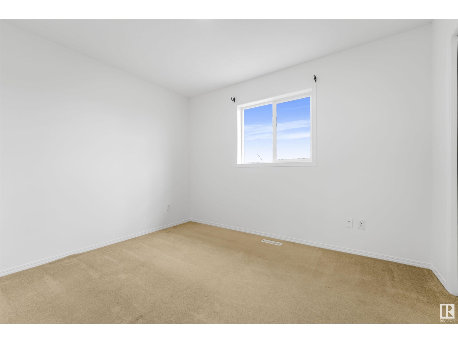 Photo 22 of 16703 113 St Nw, Edmonton AB