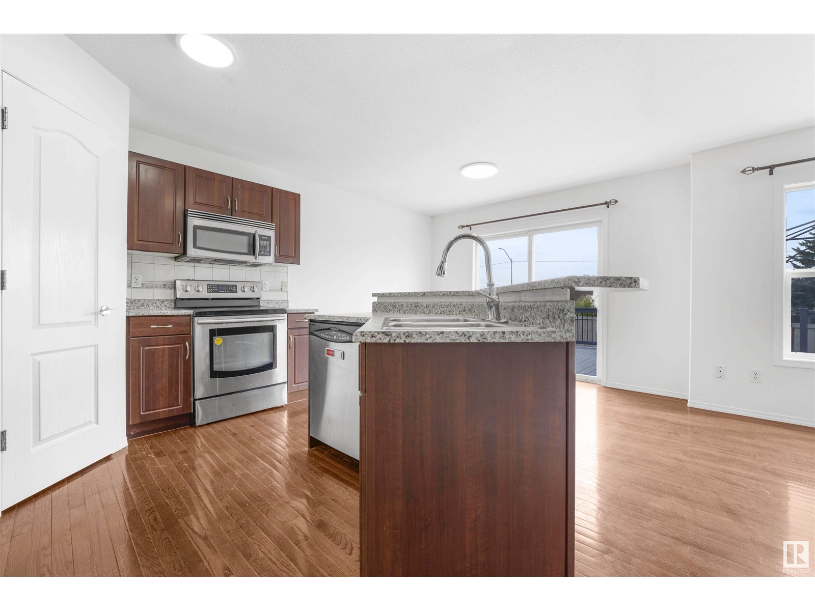 Photo 7 of 16703 113 St Nw, Edmonton AB