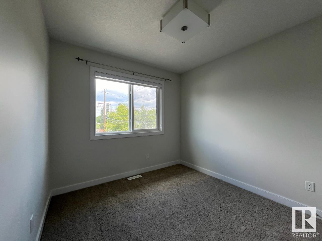 Photo 8 of 10574 62 Av Nw, Edmonton AB