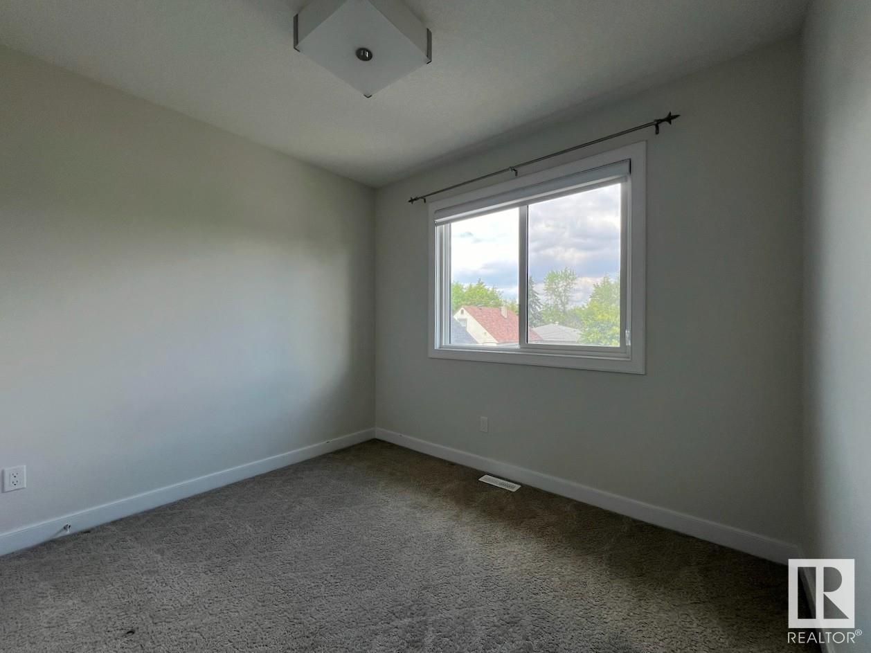 Photo 11 of 10574 62 Av Nw, Edmonton AB