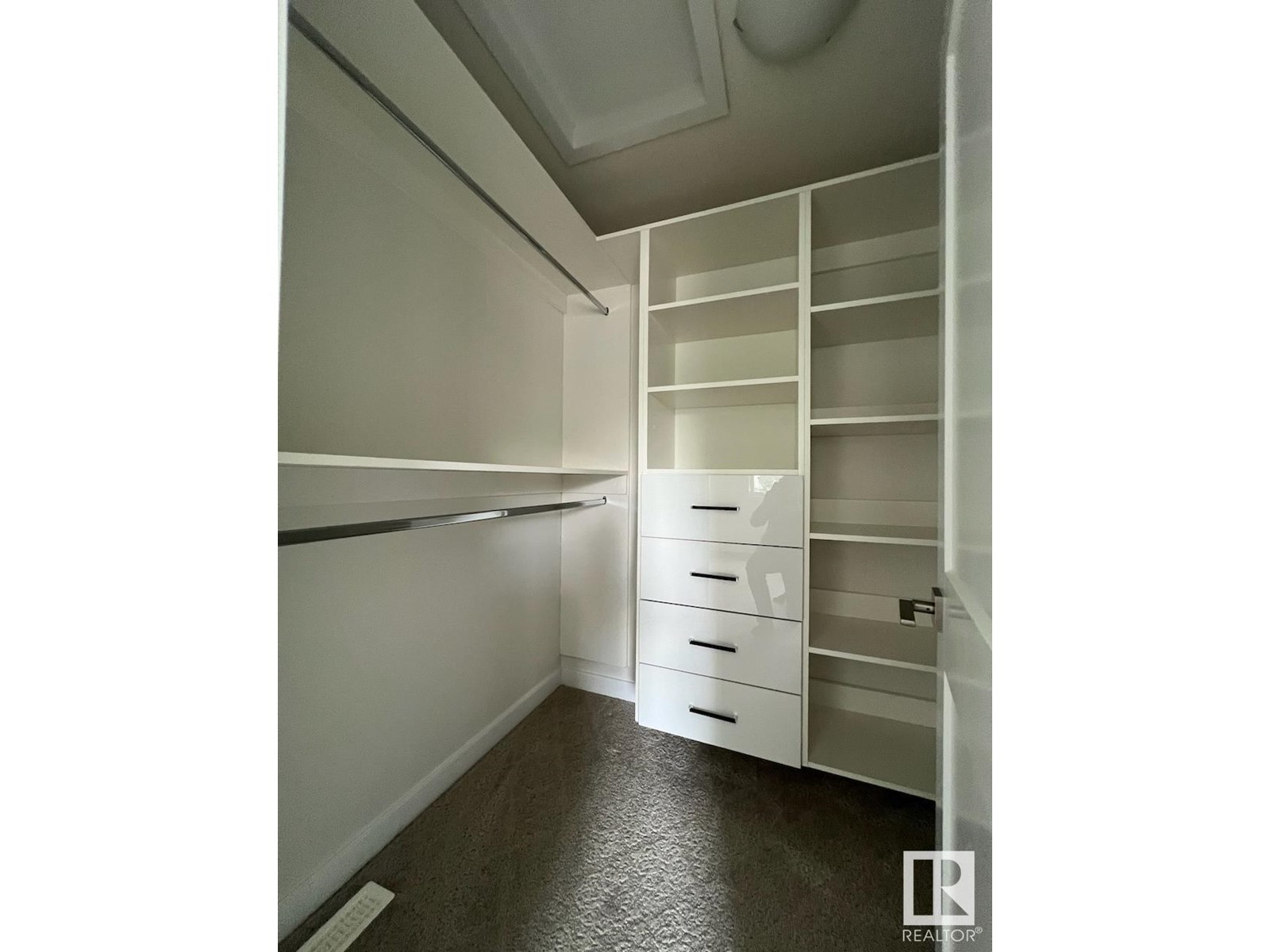 Photo 6 of 10574 62 Av Nw, Edmonton AB