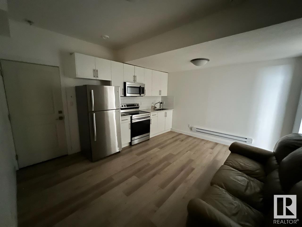 Photo 10 of 10574 62 Av Nw, Edmonton AB