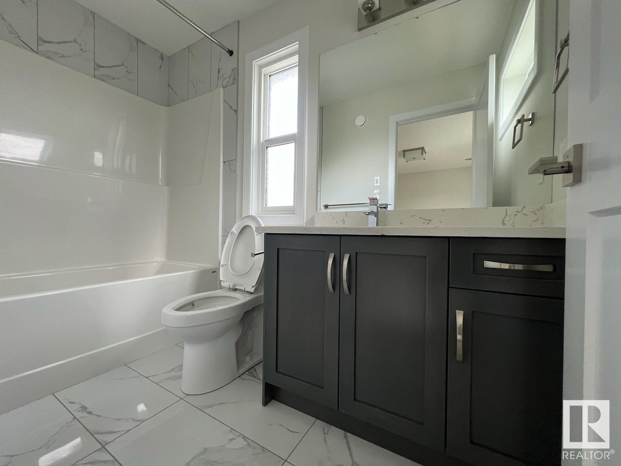 Photo 5 of 10574 62 Av Nw, Edmonton AB