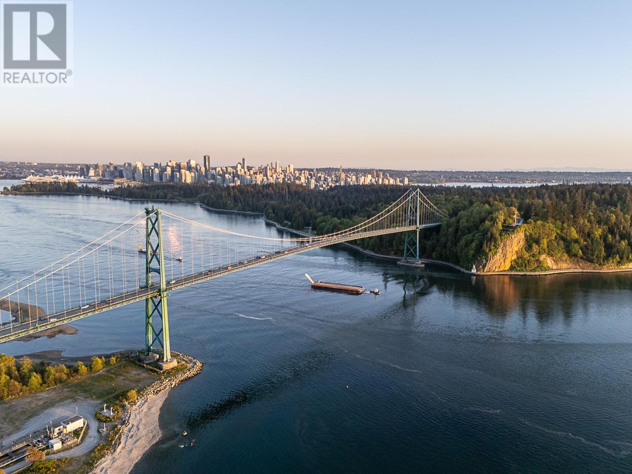 1075 ESPLANADE AVENUE, West Vancouver