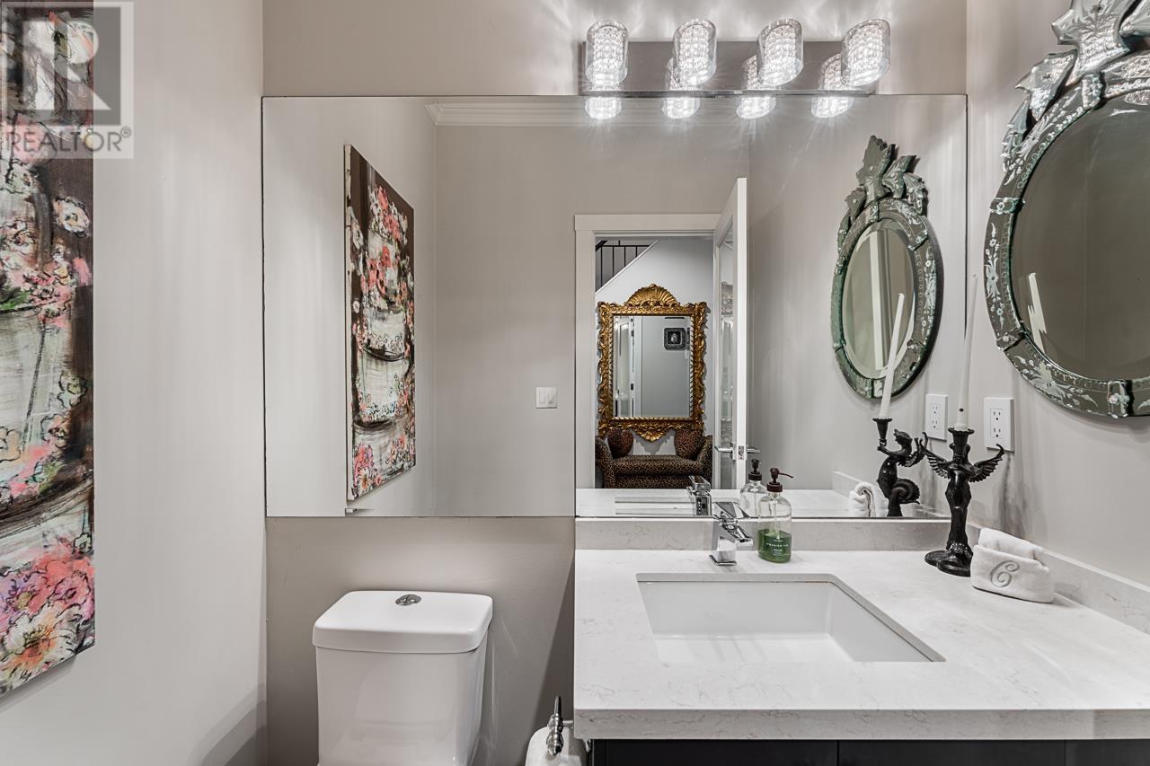 1075 ESPLANADE AVENUE, West Vancouver