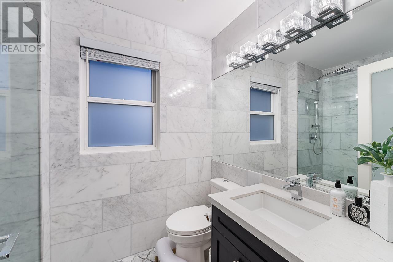 1075 ESPLANADE AVENUE, West Vancouver