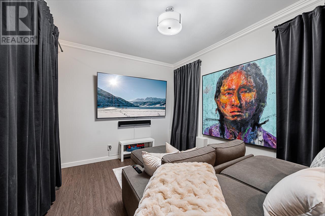 1075 ESPLANADE AVENUE, West Vancouver