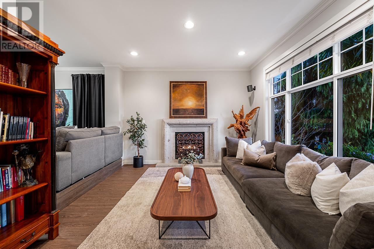 1075 ESPLANADE AVENUE, West Vancouver