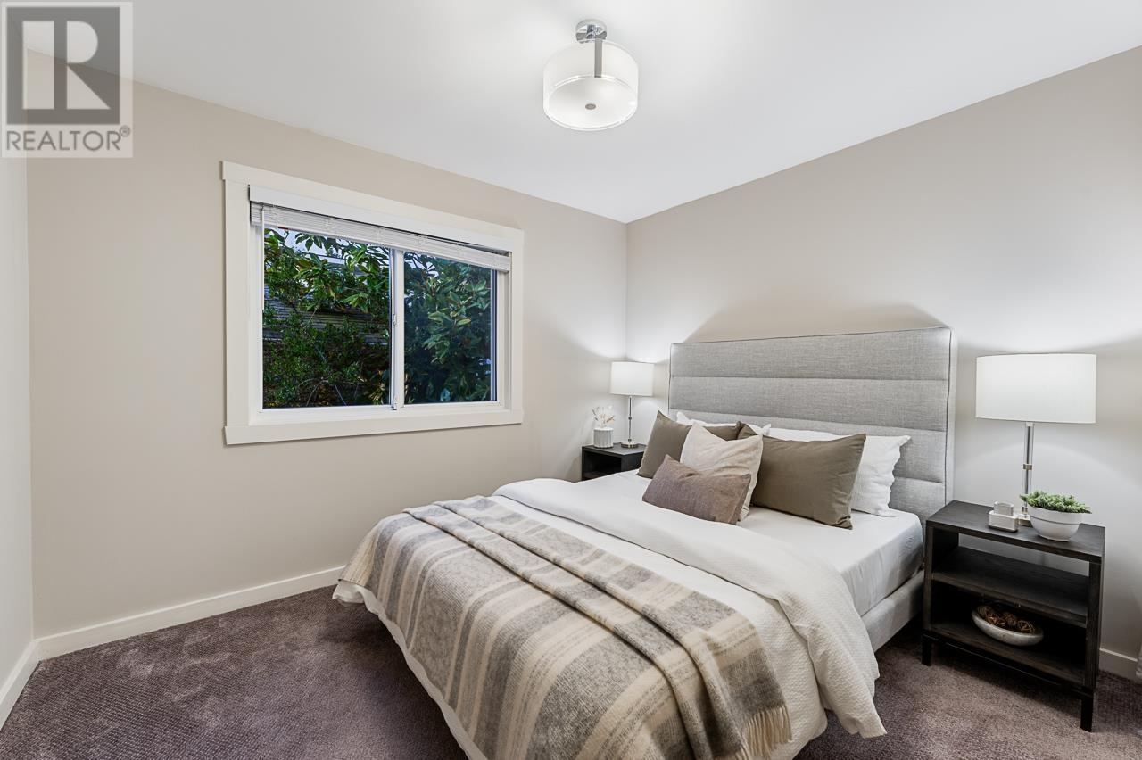 1075 ESPLANADE AVENUE, West Vancouver