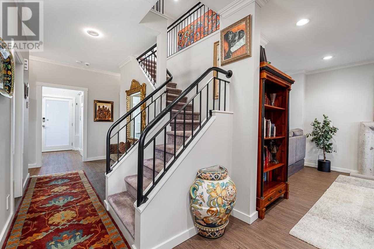 1075 ESPLANADE AVENUE, West Vancouver