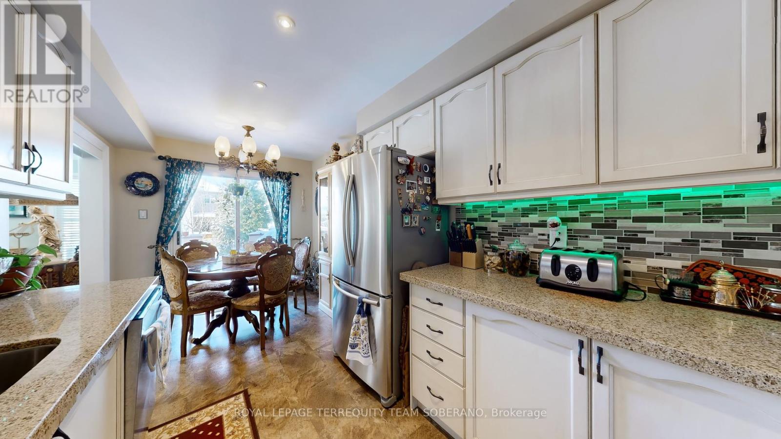 Photo 10 of 90 Vanguard Road, Vaughan ON