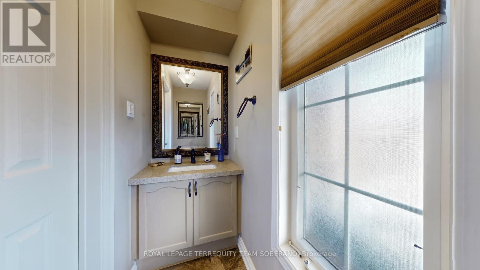 Photo 16 of 90 Vanguard Road, Vaughan ON