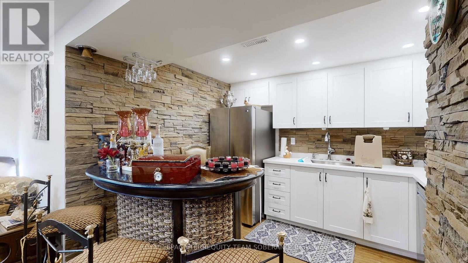 Photo 33 of 90 Vanguard Road, Vaughan ON
