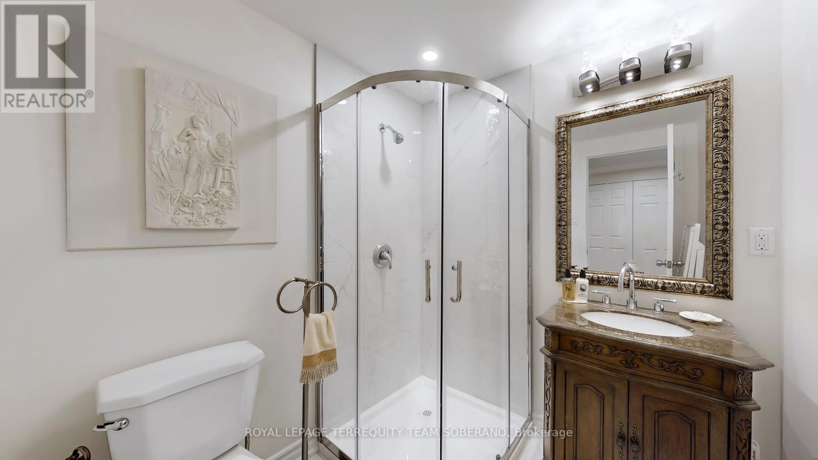 Photo 35 of 90 Vanguard Road, Vaughan ON