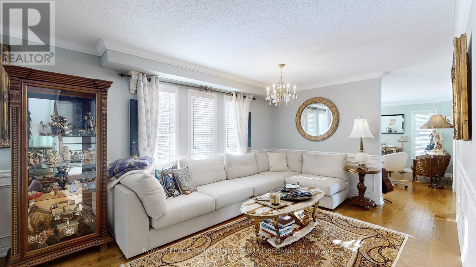 Photo 4 of 90 Vanguard Road, Vaughan ON
