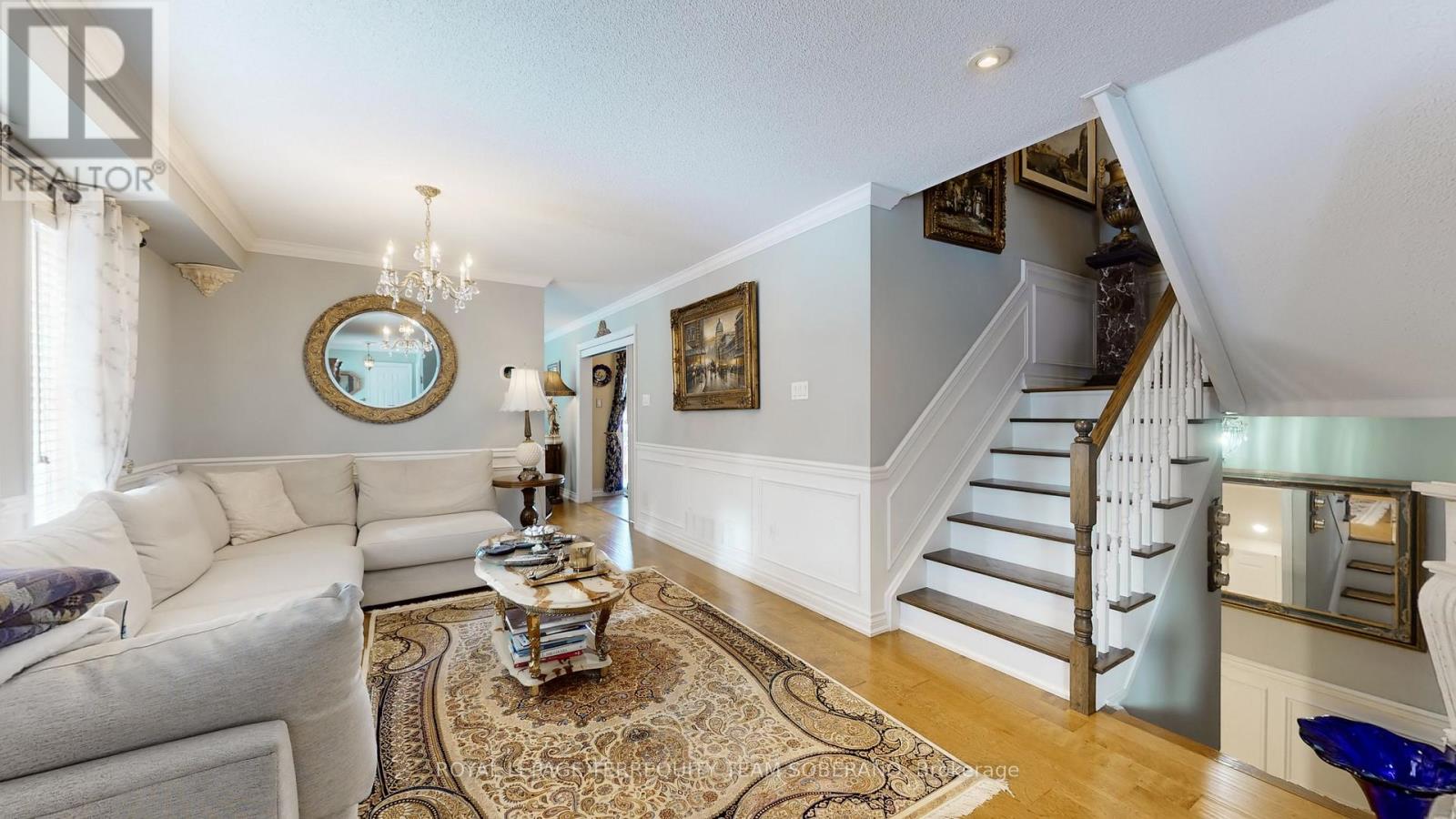 Photo 5 of 90 Vanguard Road, Vaughan ON