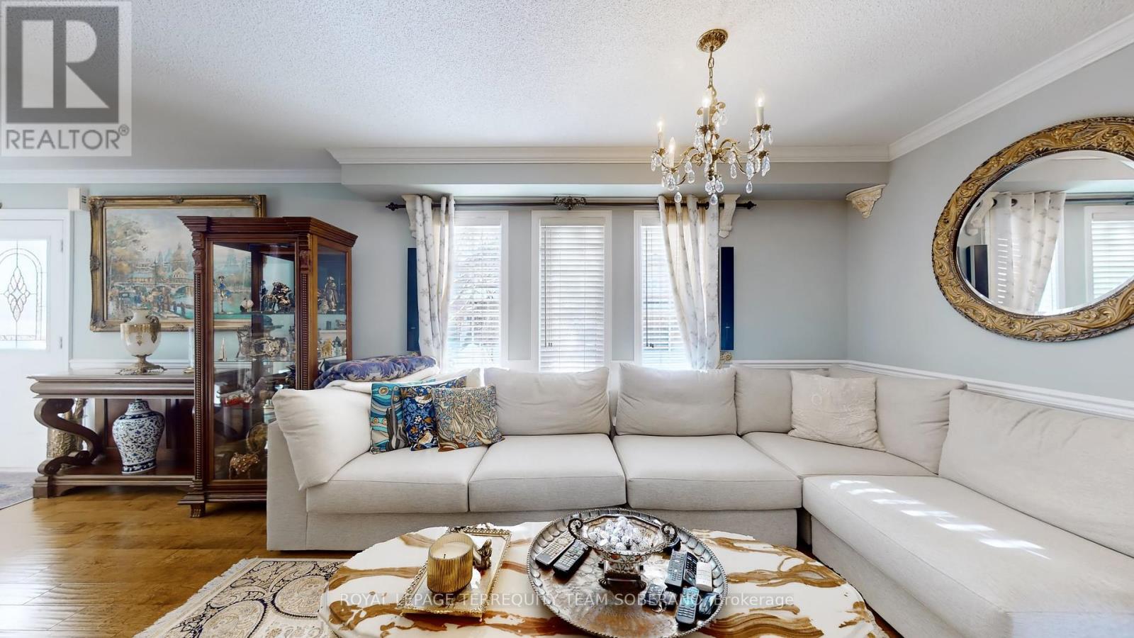 Photo 6 of 90 Vanguard Road, Vaughan ON