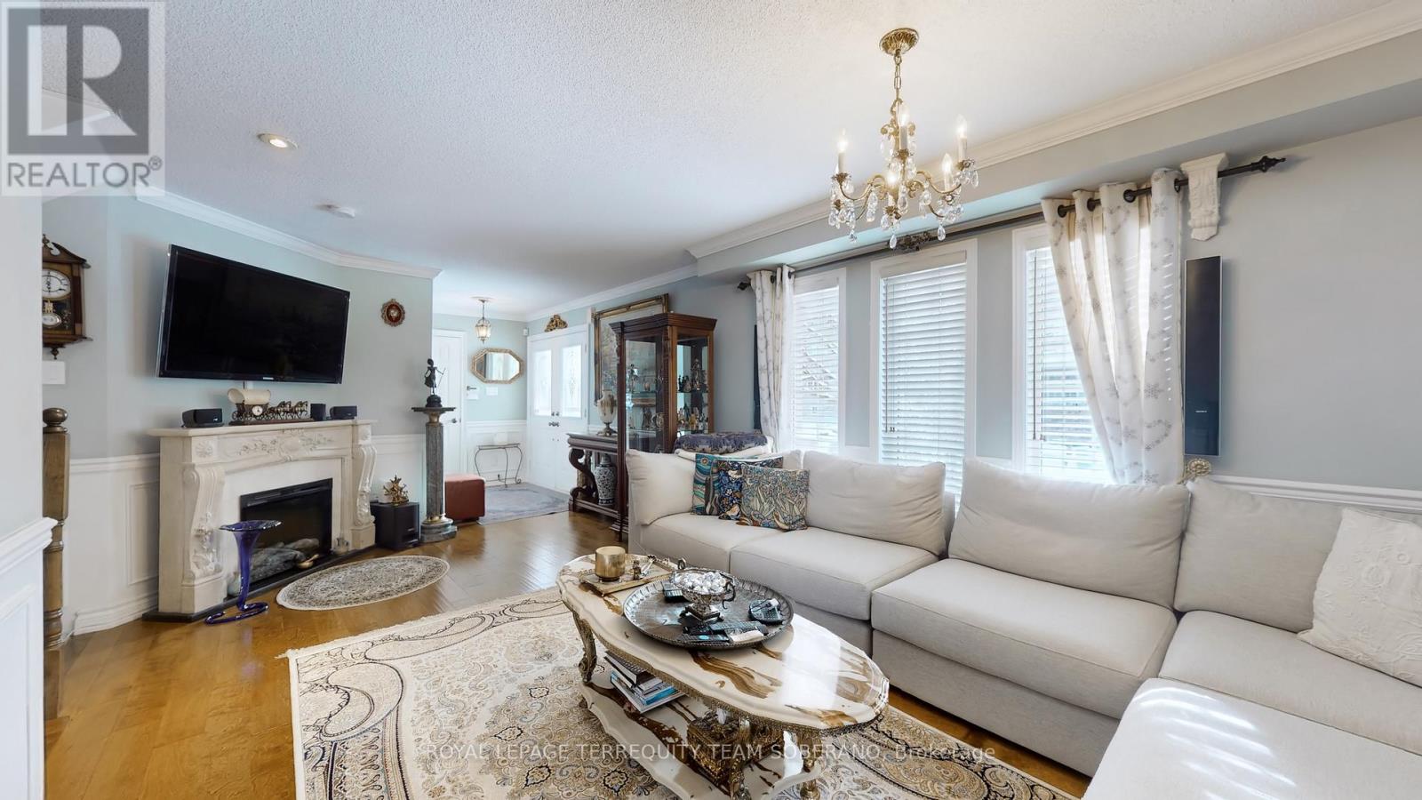 Photo 7 of 90 Vanguard Road, Vaughan ON