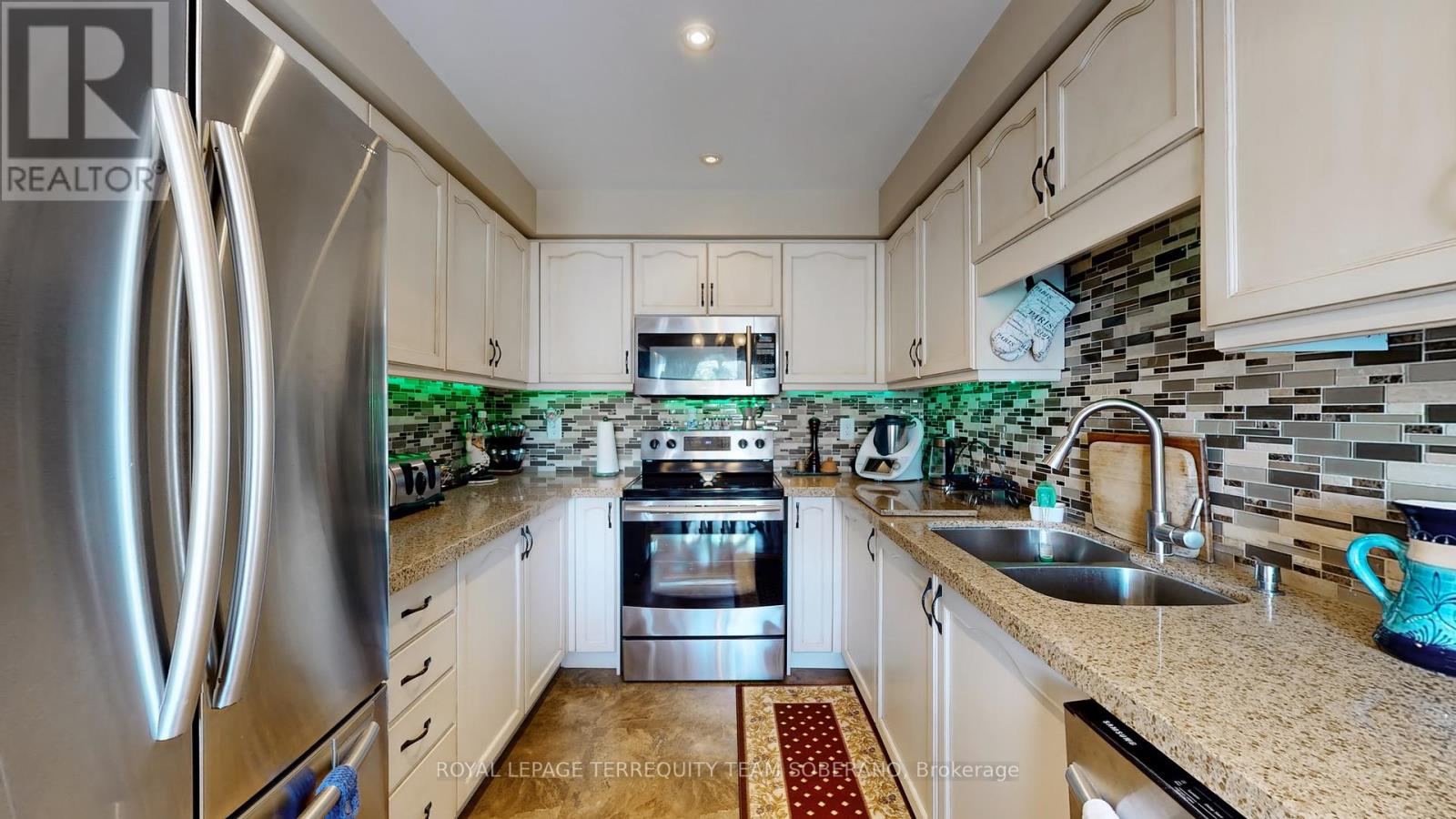 Photo 8 of 90 Vanguard Road, Vaughan ON