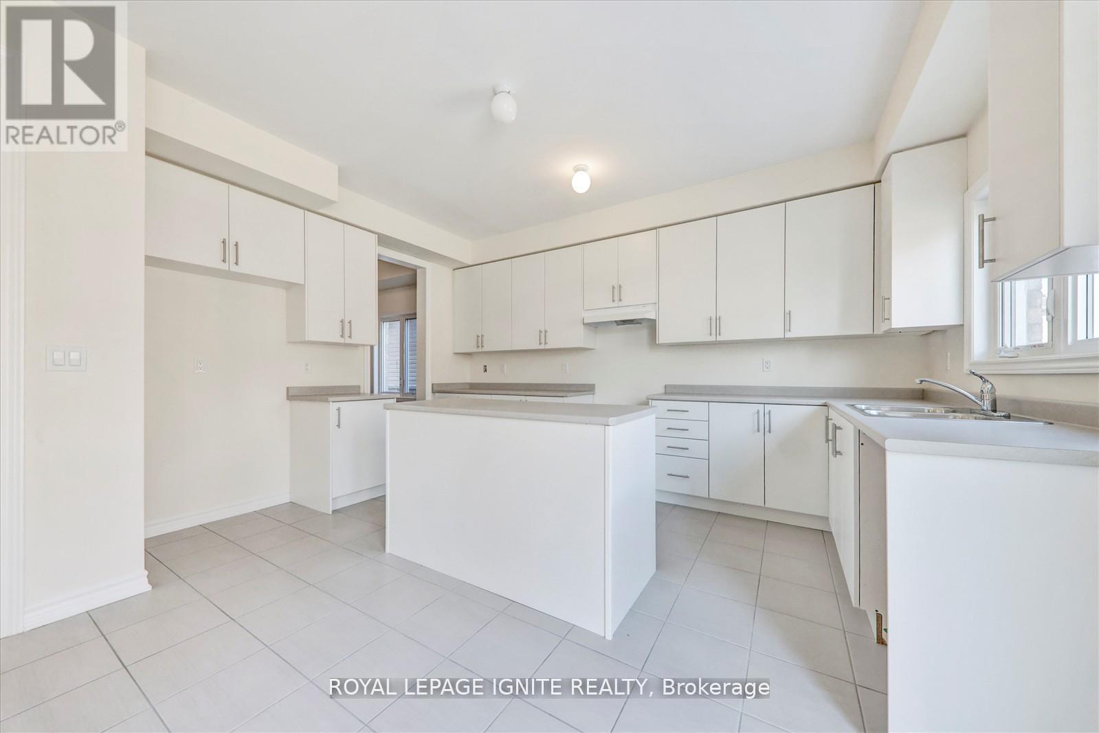 Photo 14 of 3 Grieve Street, Georgina ON
