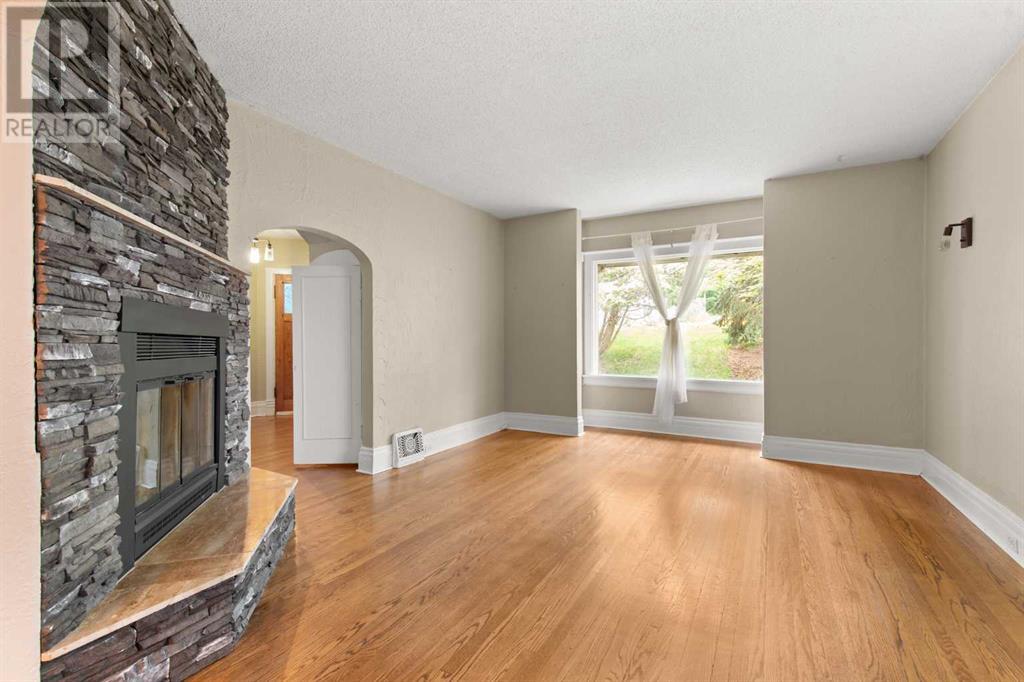Photo 9 of 118 2 Street Sw, Medicine Hat AB