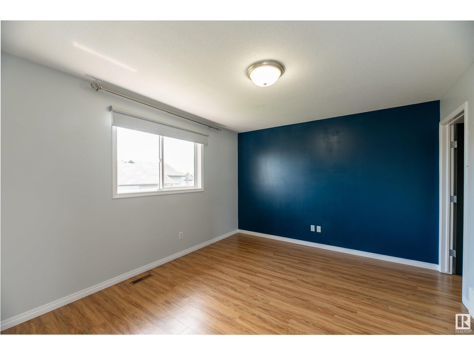 Photo 10 of 3729 138 A Av Nw, Edmonton AB