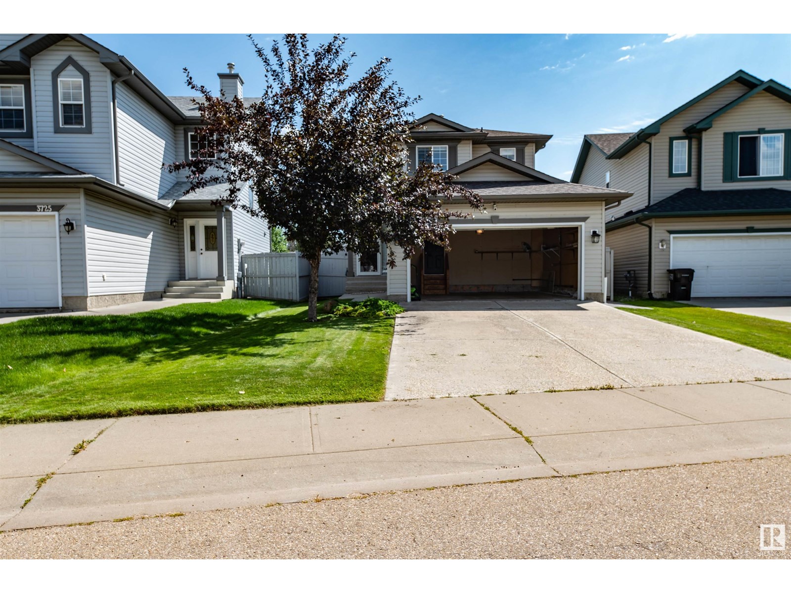 Photo 2 of 3729 138 A Av Nw, Edmonton AB