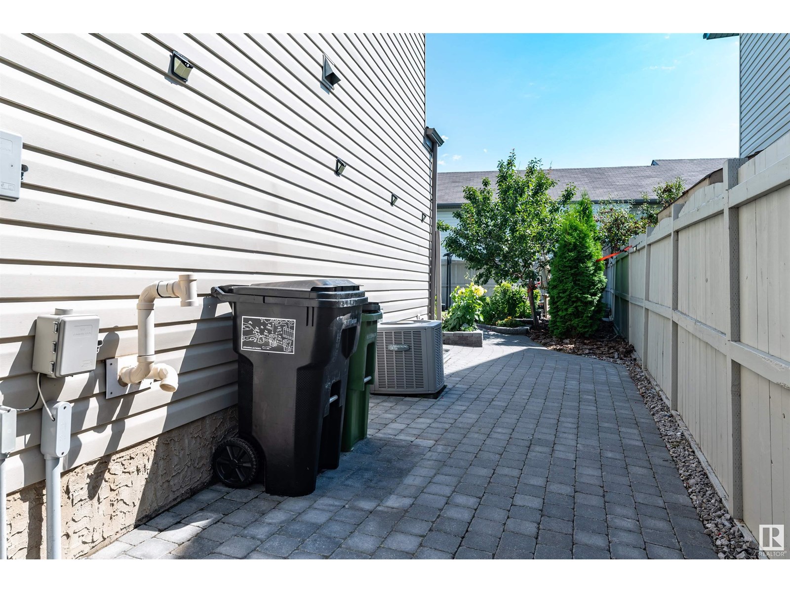 Photo 24 of 3729 138 A Av Nw, Edmonton AB