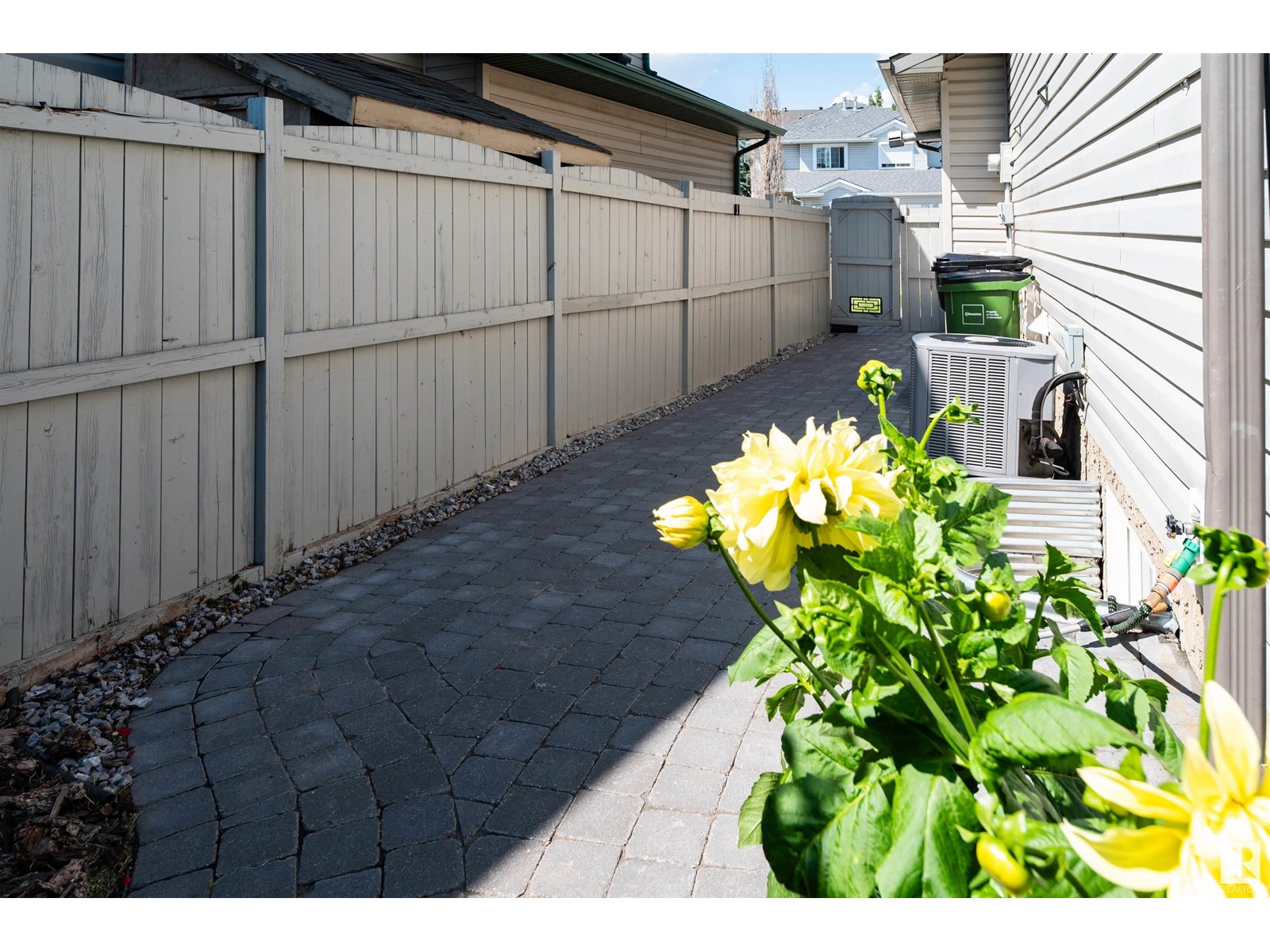 Photo 25 of 3729 138 A Av Nw, Edmonton AB