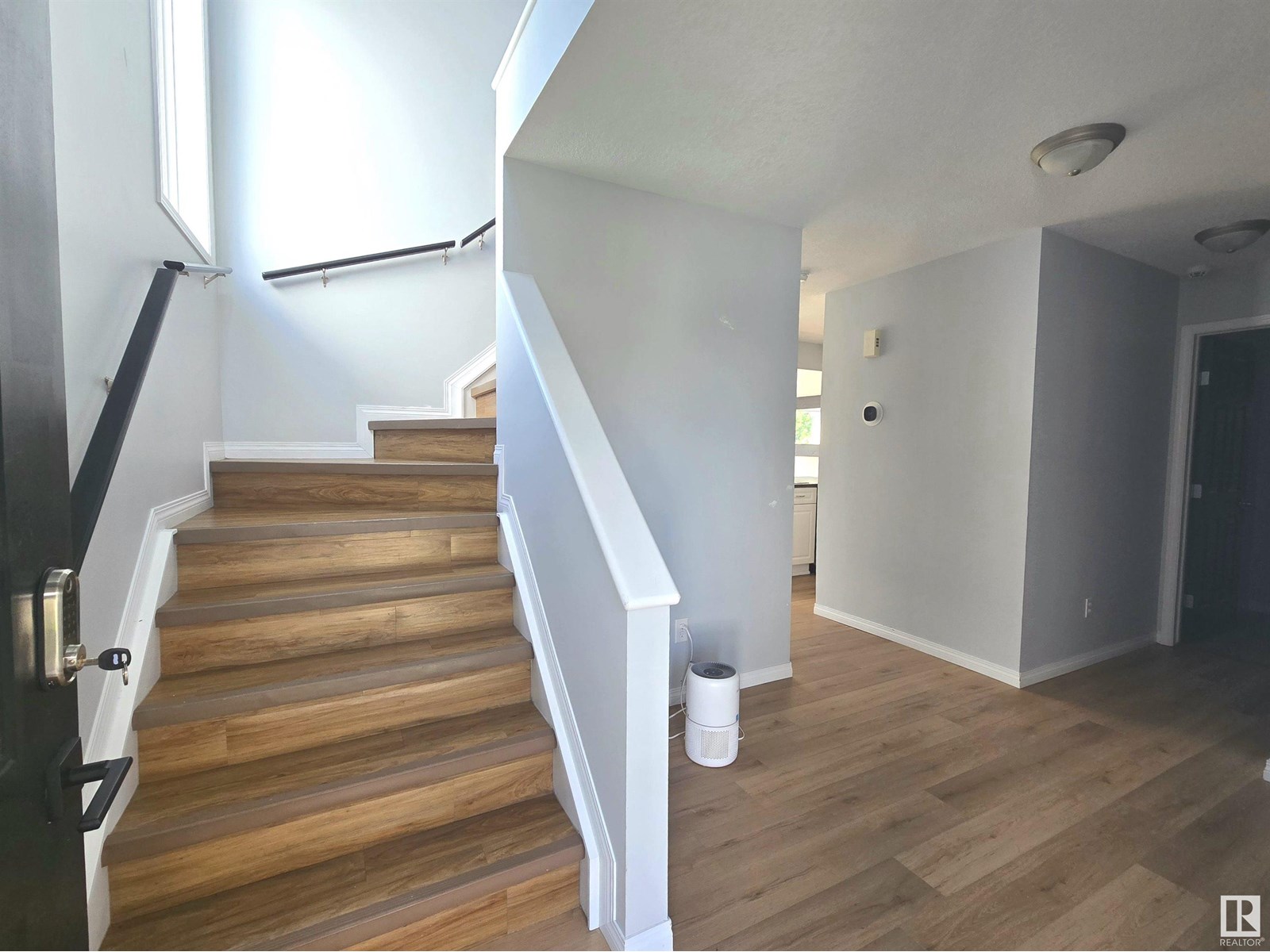 Photo 3 of 3729 138 A Av Nw, Edmonton AB