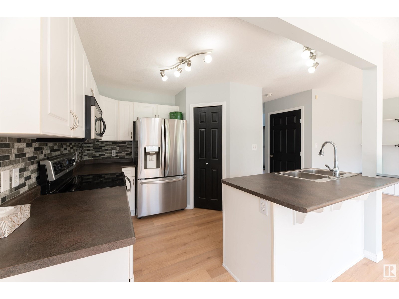 Photo 5 of 3729 138 A Av Nw, Edmonton AB