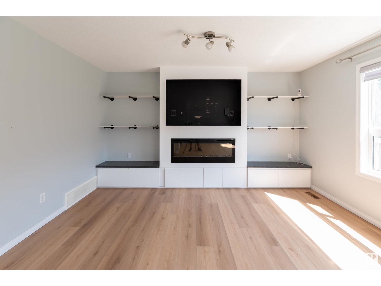 Photo 8 of 3729 138 A Av Nw, Edmonton AB