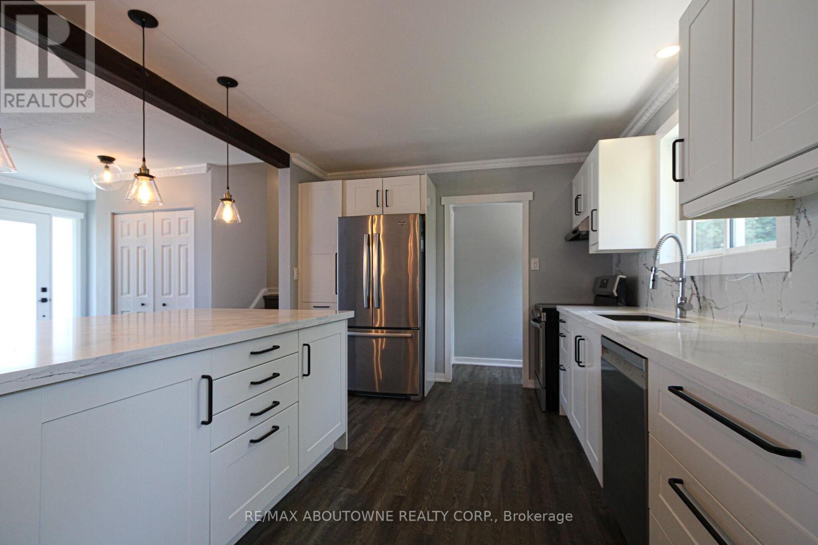 Photo 20 of 626 Cape Avenue, Burlington ON