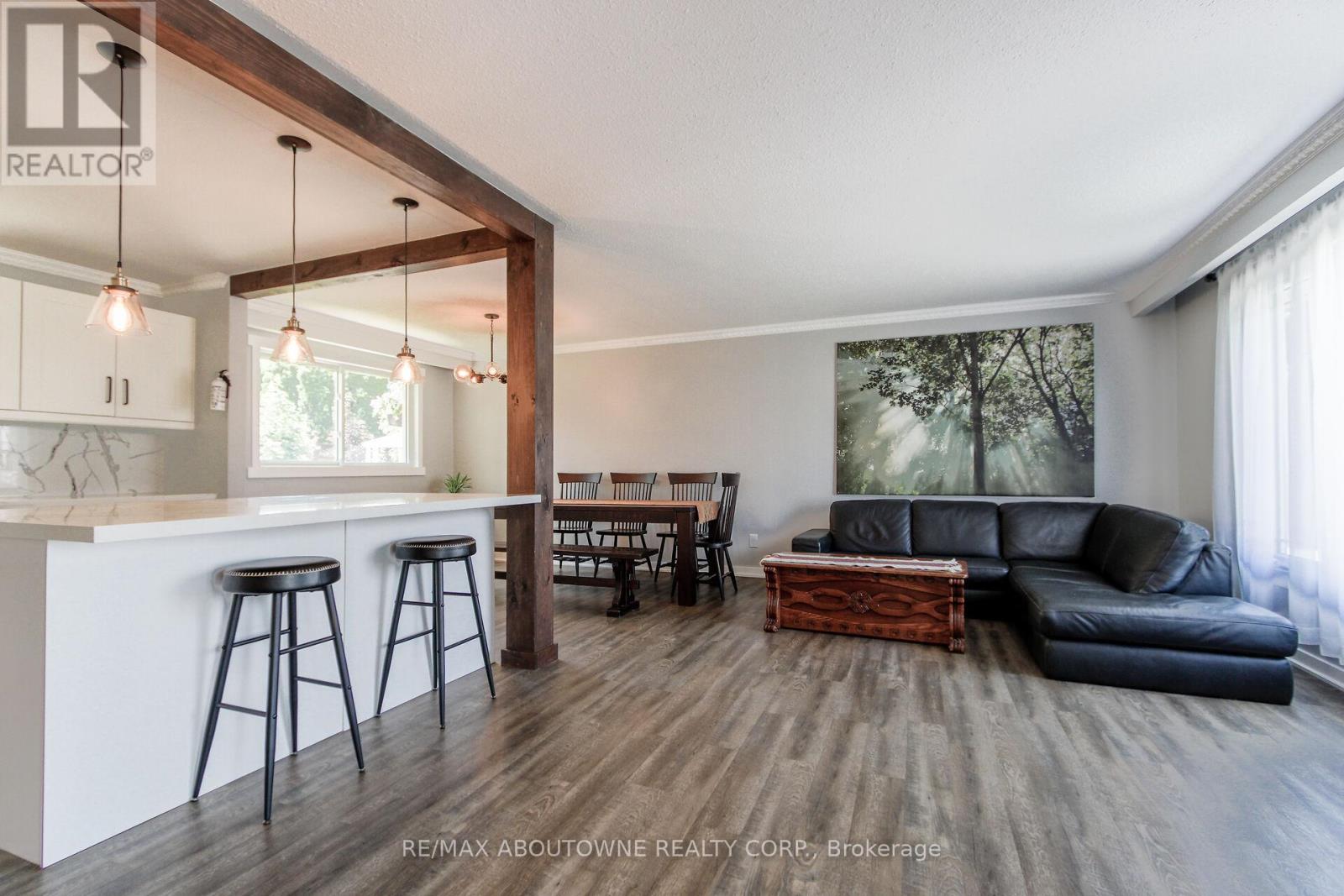 Photo 8 of 626 Cape Avenue, Burlington ON