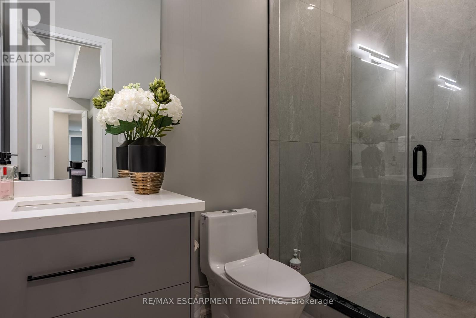 Photo 33 of 2110 Stonehouse Crescent, Mississauga ON