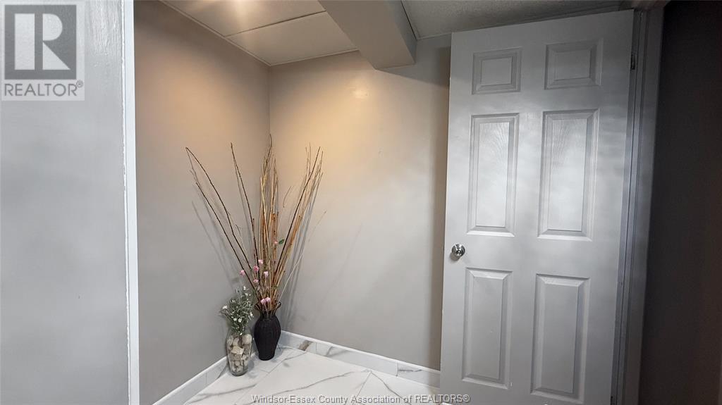 Photo 36 of 9793 Lynngrove, Windsor ON