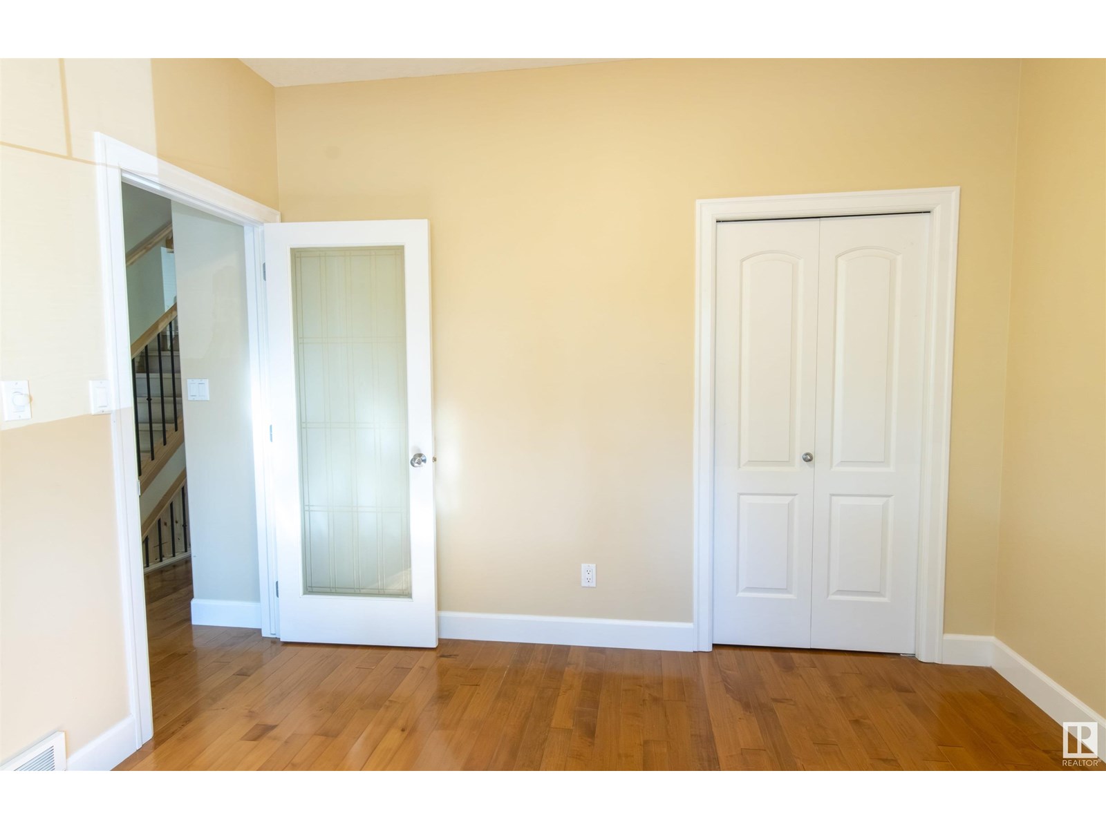 Photo 3 of 9217 92 St Nw, Edmonton AB